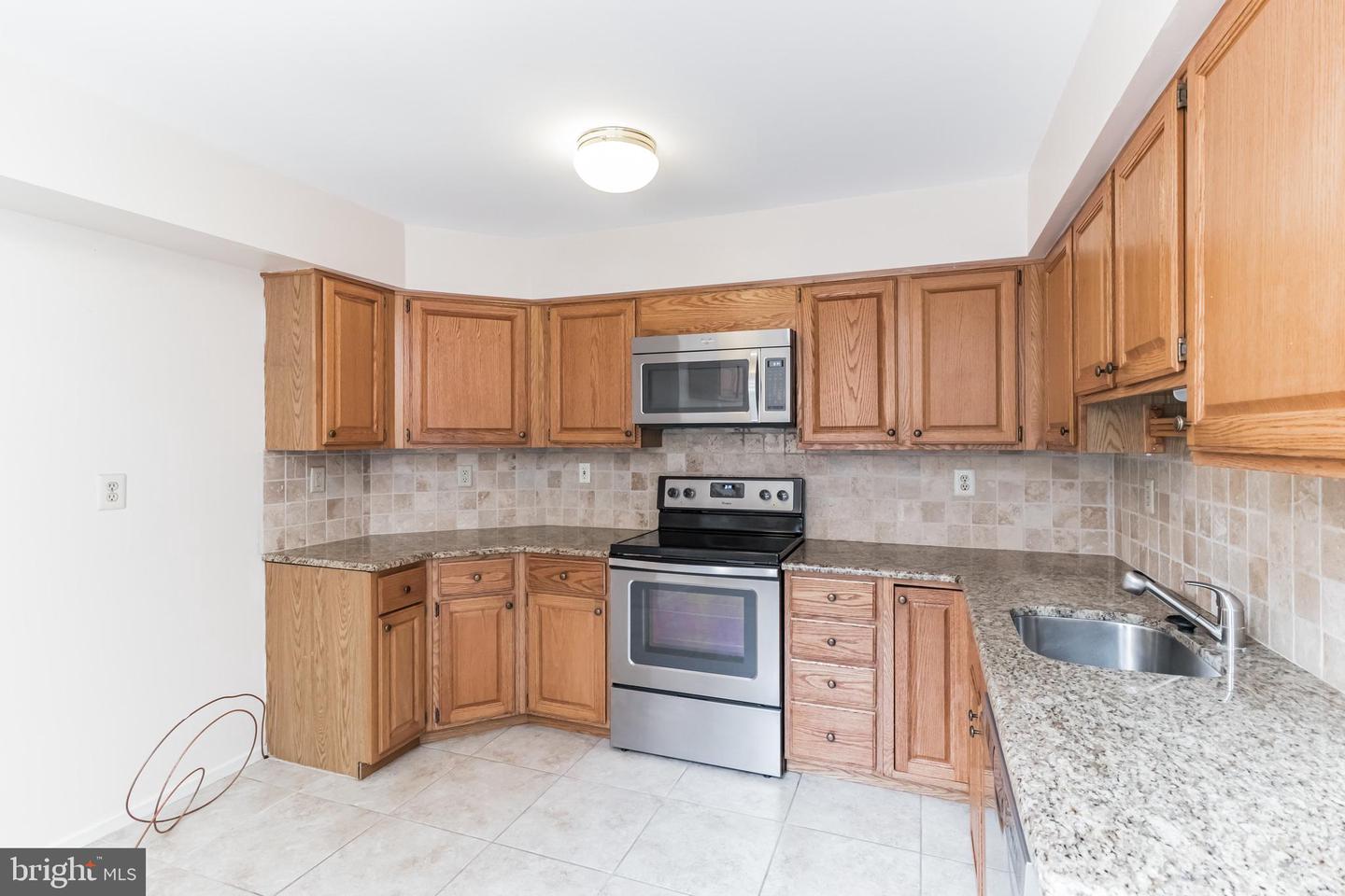48 Stonehurst Ct Property Photo 4