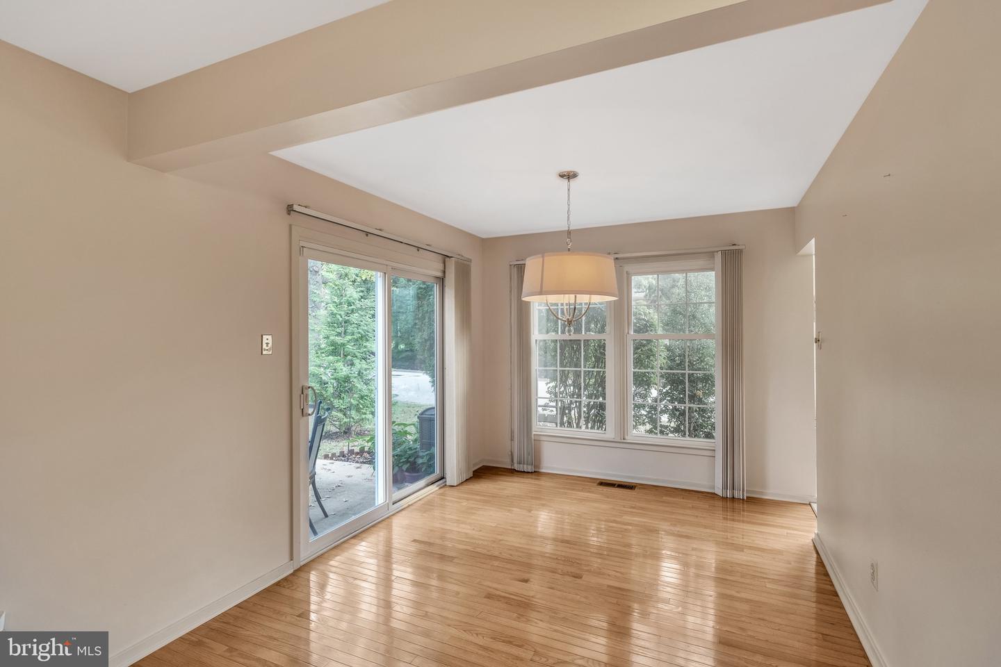 48 Stonehurst Ct Property Photo 8