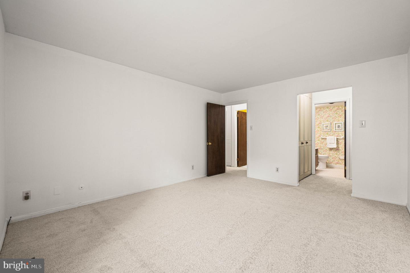 180 Drummers Ln Property Photo 18