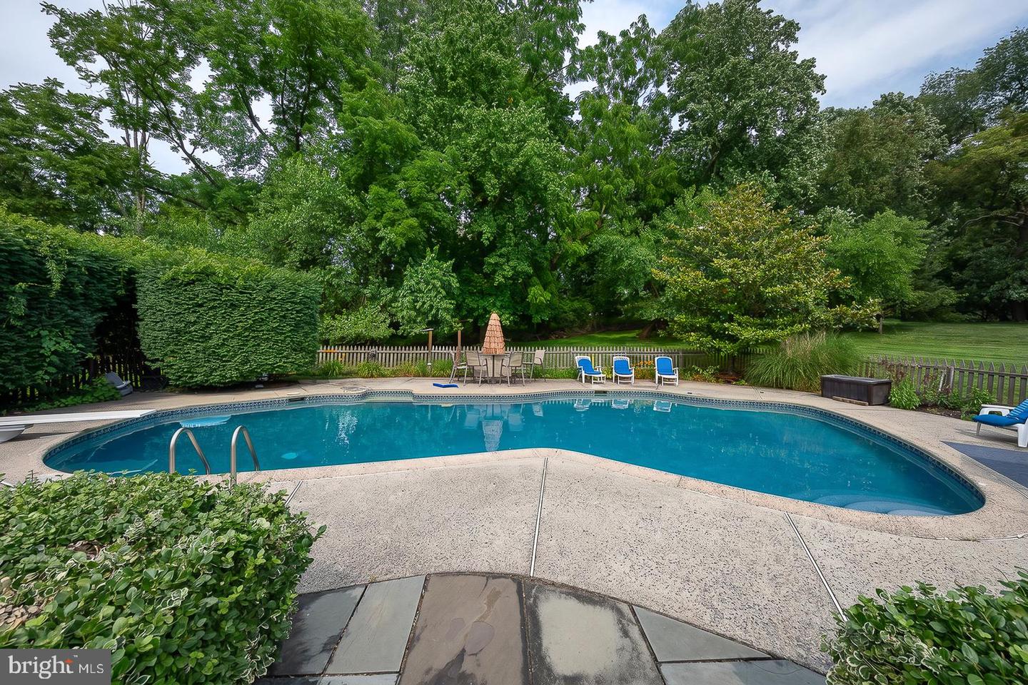 842 Penns Way Property Photo 3