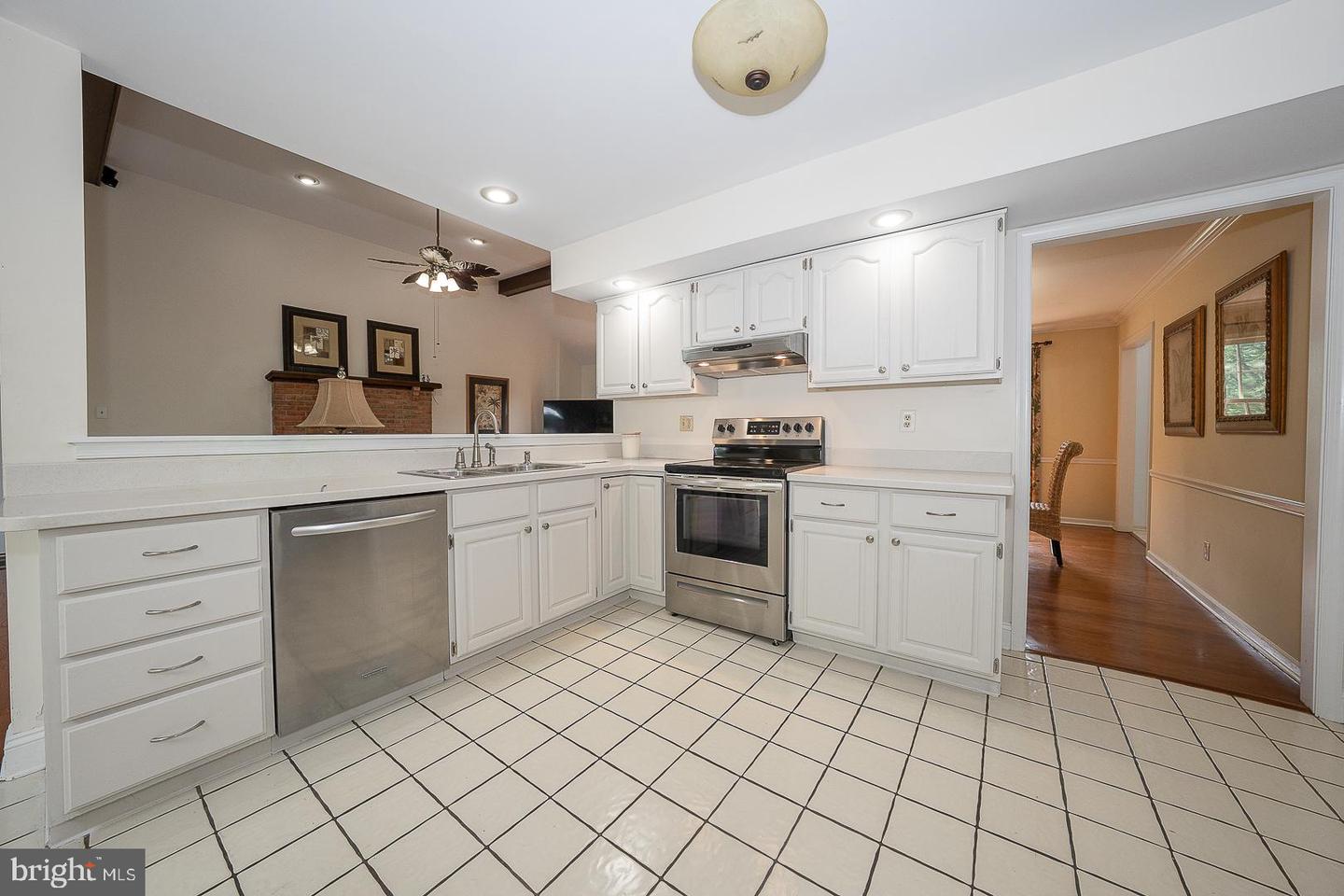 842 Penns Way Property Photo 14