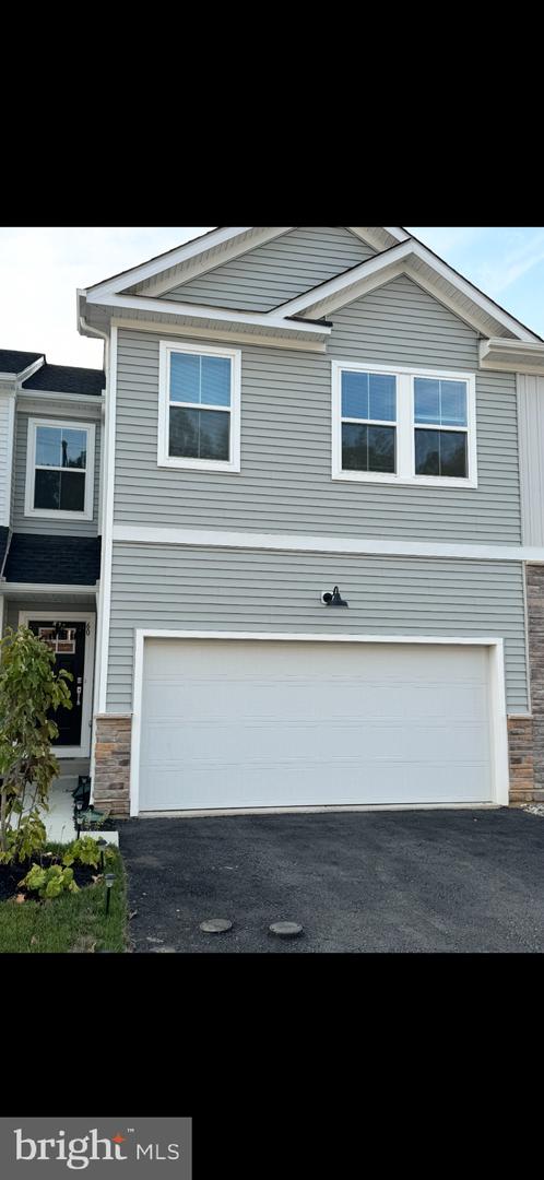 60 Four Leaf Dr Property Photo 1