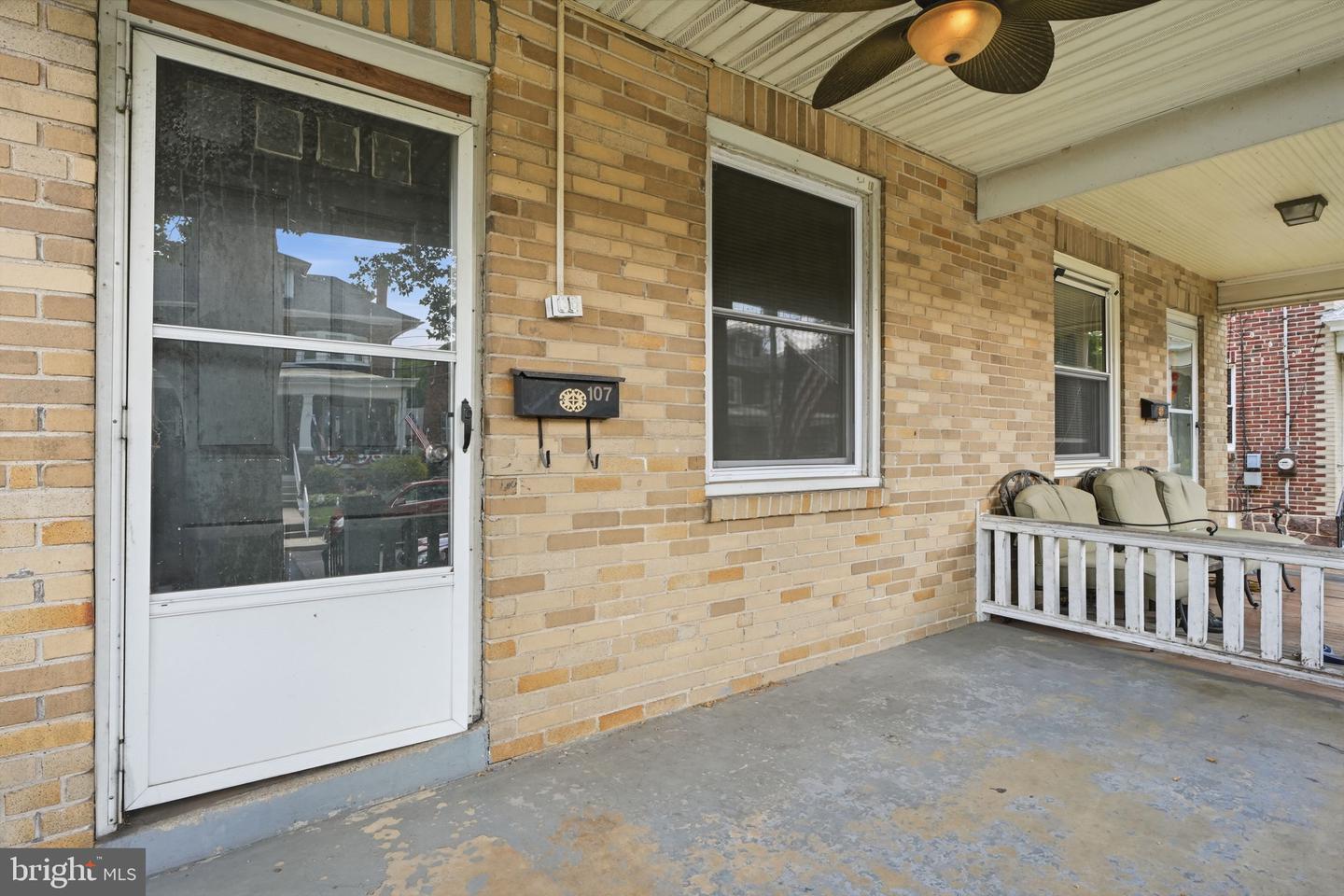 107 E Main St Property Photo 5