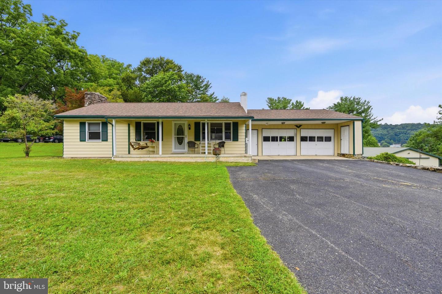 209 Hill Rd Property Photo 1