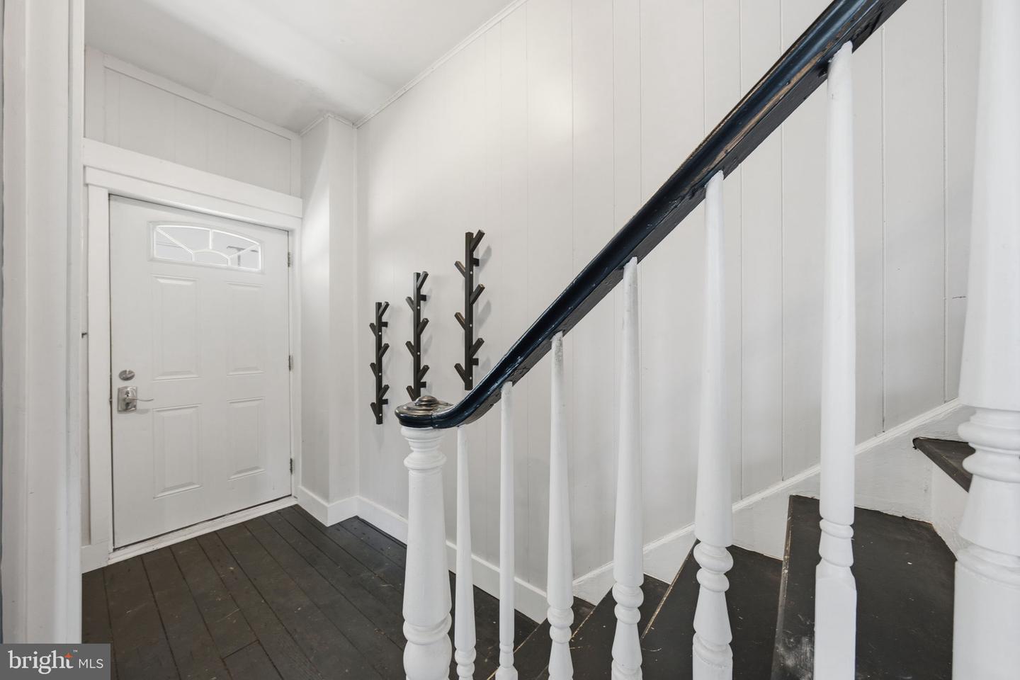27 Spruce St Property Photo 6