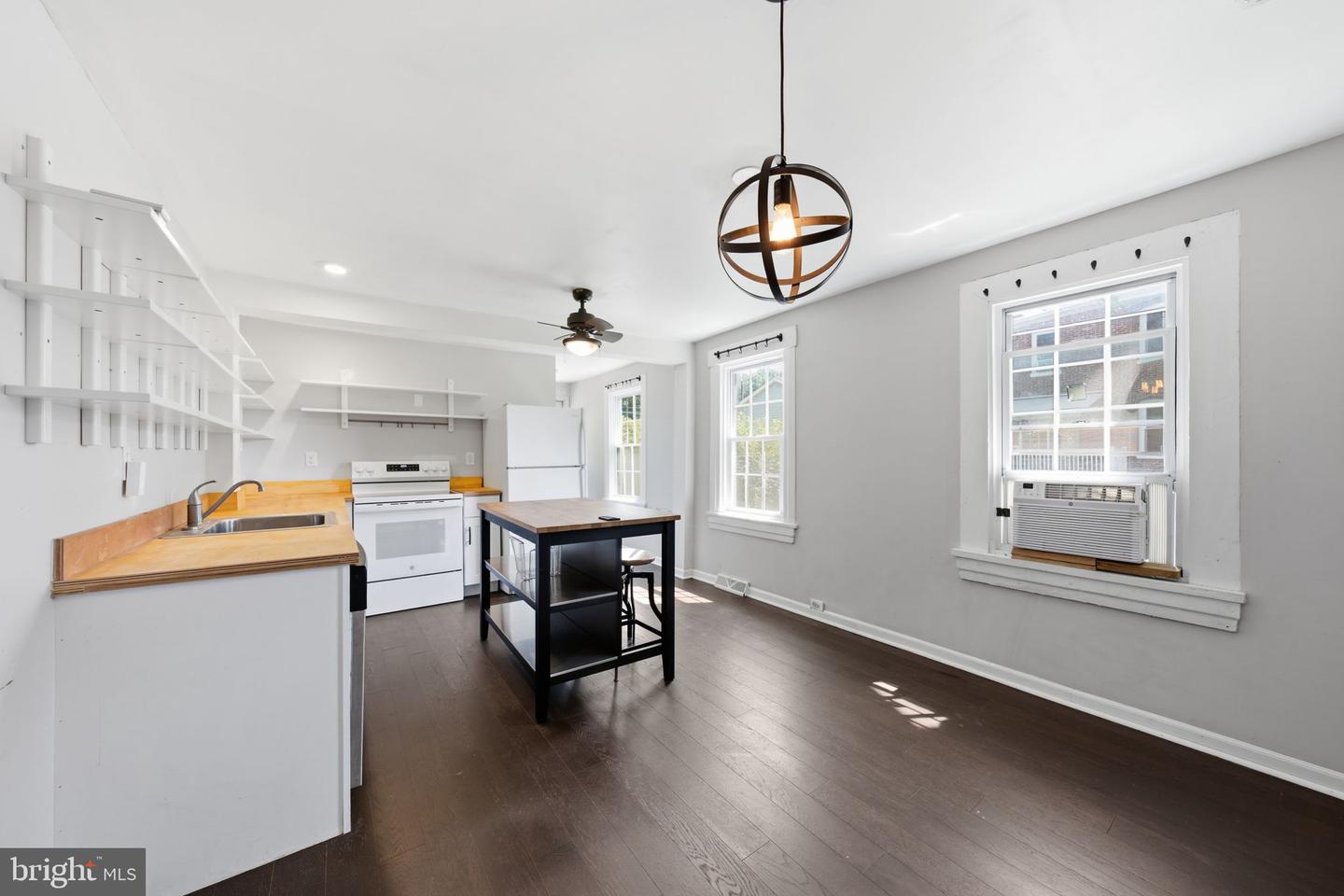 27 Spruce St Property Photo 8