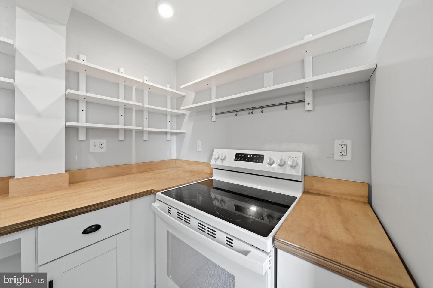 27 Spruce St Property Photo 12