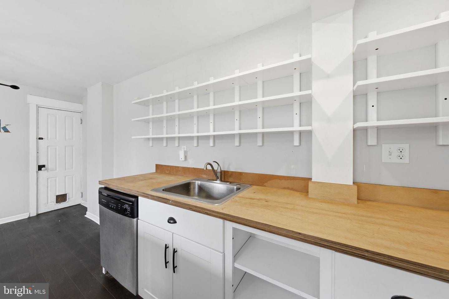 27 Spruce St Property Photo 13