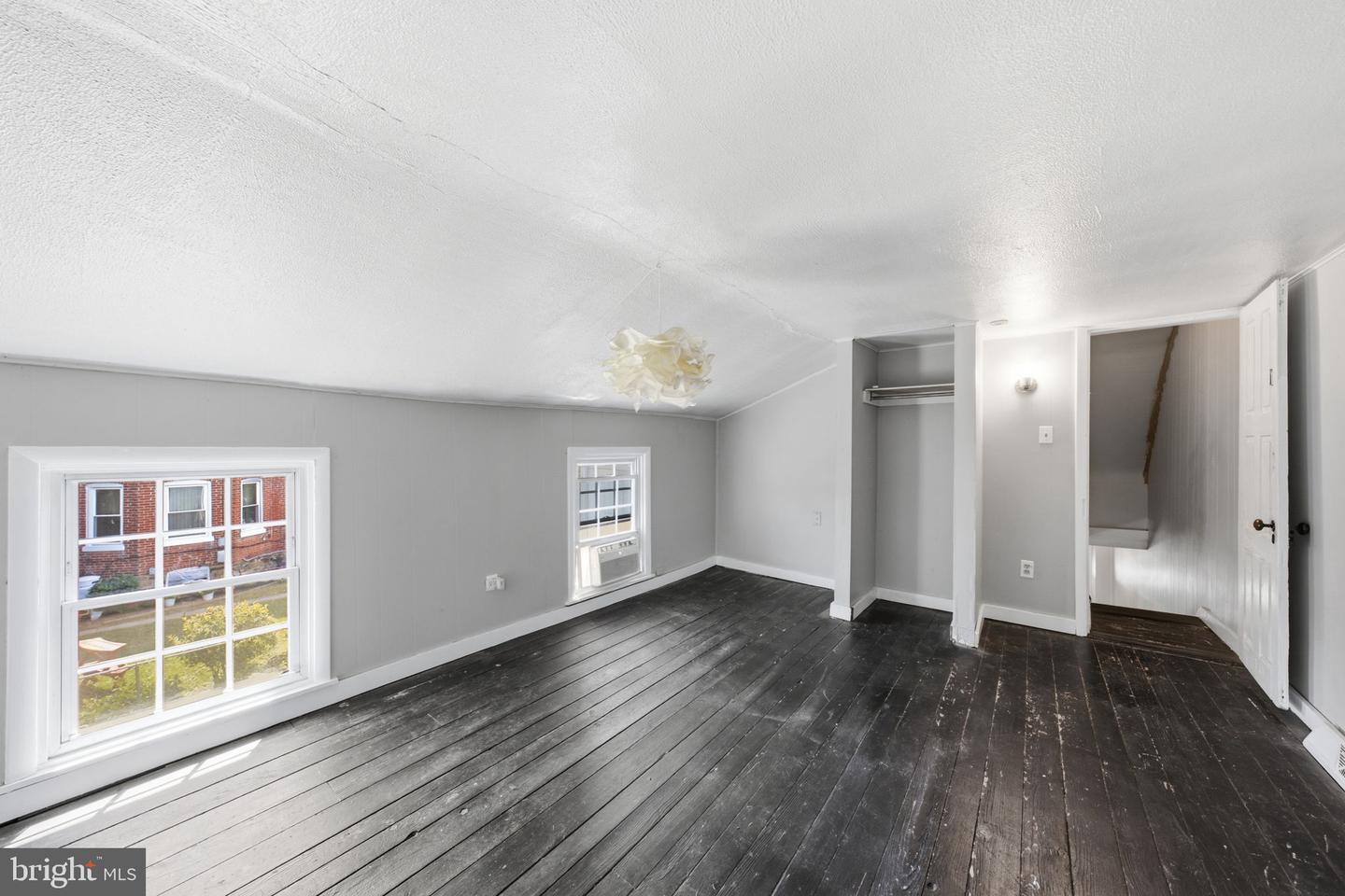 27 Spruce St Property Photo 17