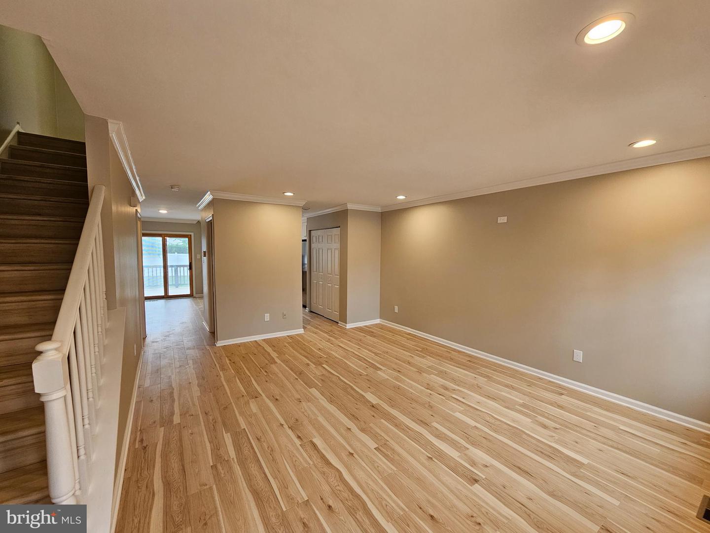 750 E Marshall St #611 Property Photo 6