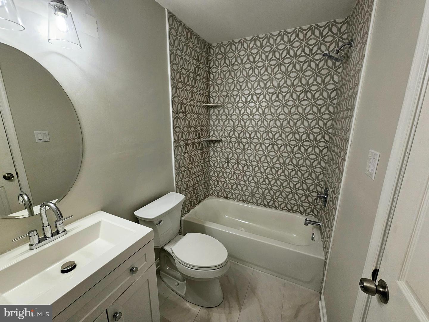 750 E Marshall St #611 Property Photo 16