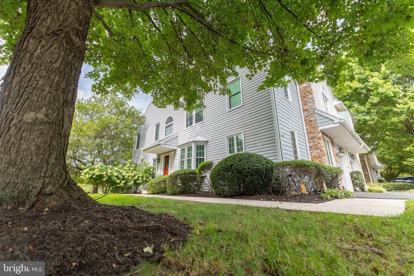 310 Newport Pl Property Photo 1