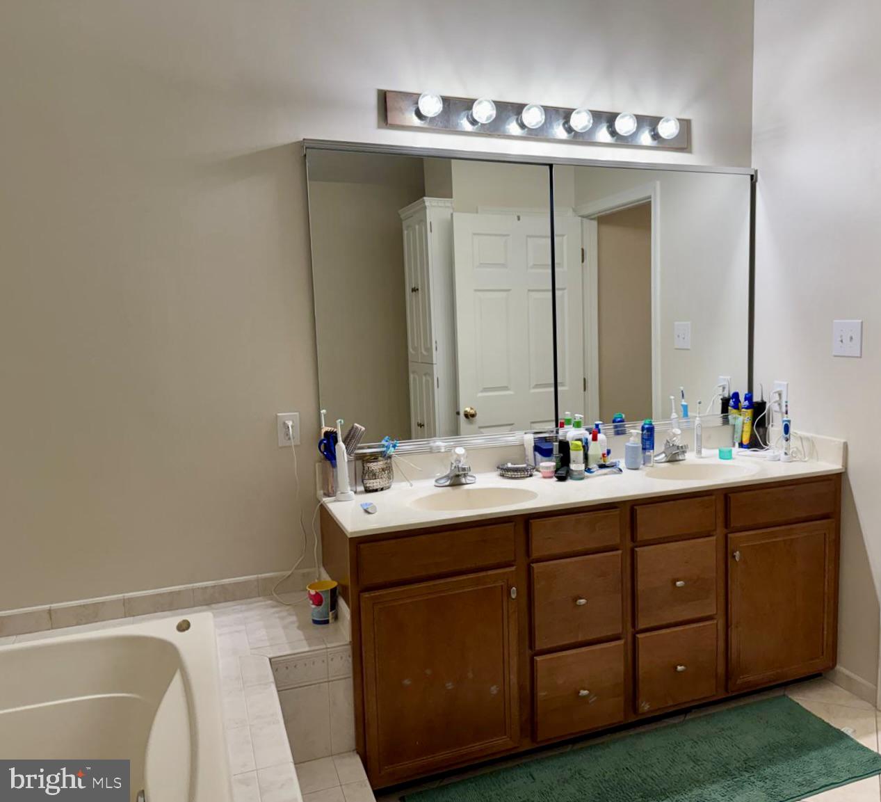 240 Torrey Pine Ct Property Photo 25