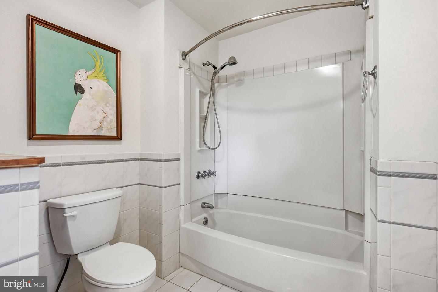 610 W Market St Property Photo 22