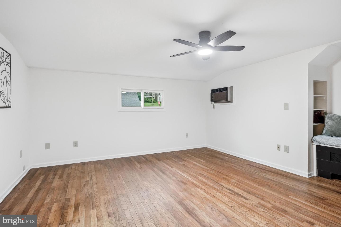 610 W Market St Property Photo 39