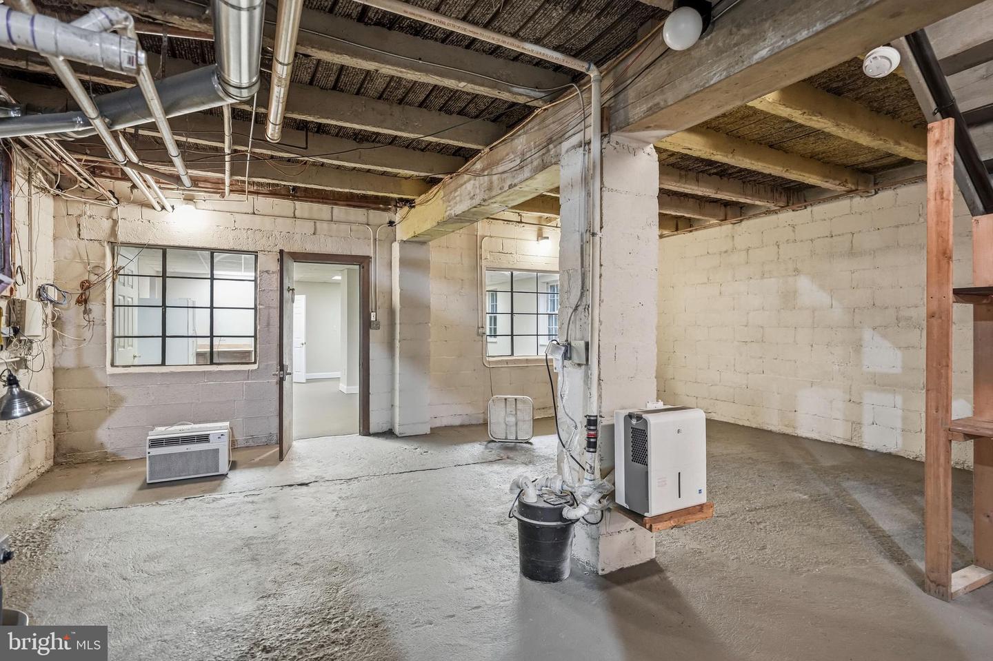610 W Market St Property Photo 52
