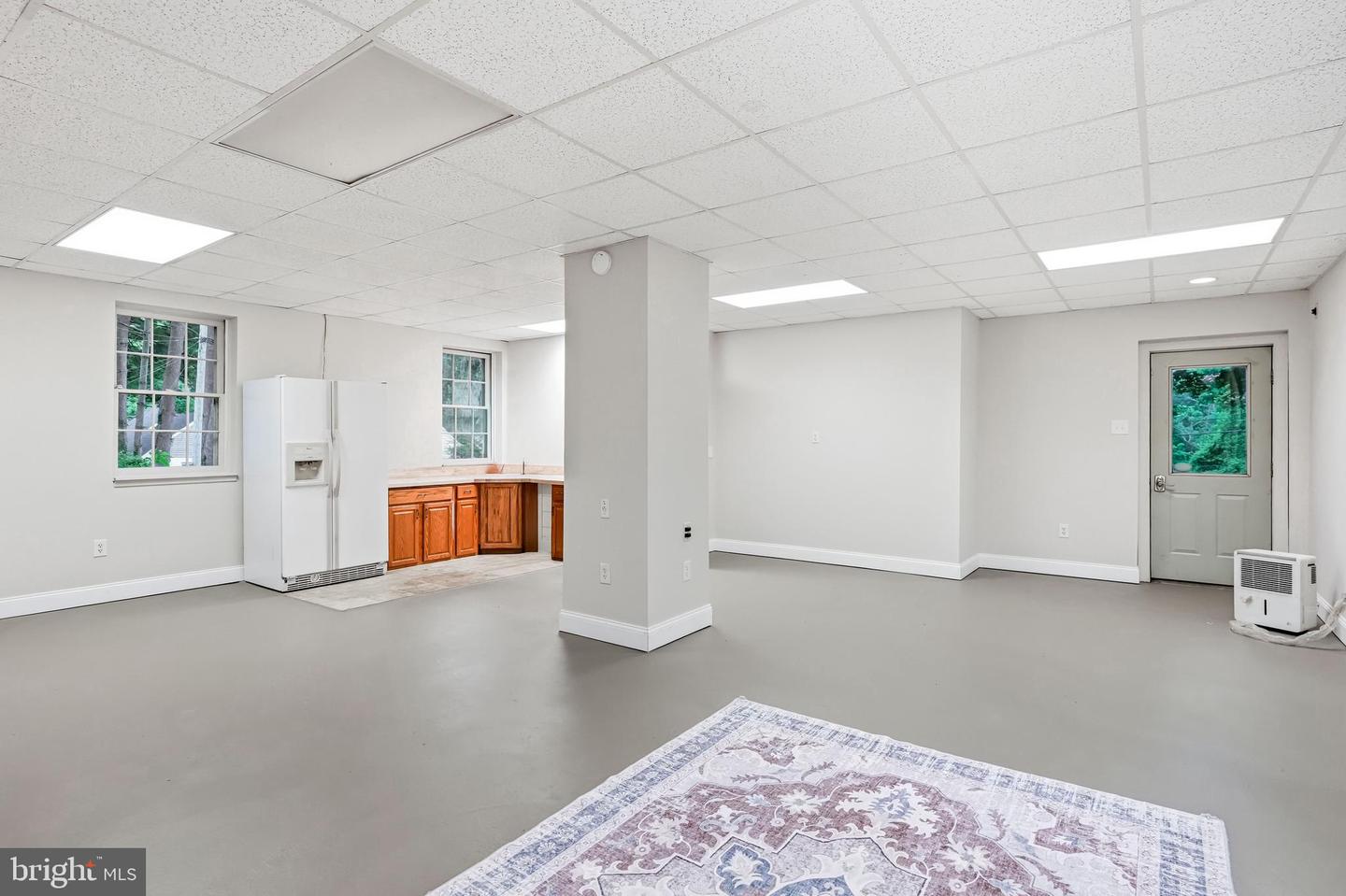610 W Market St Property Photo 53