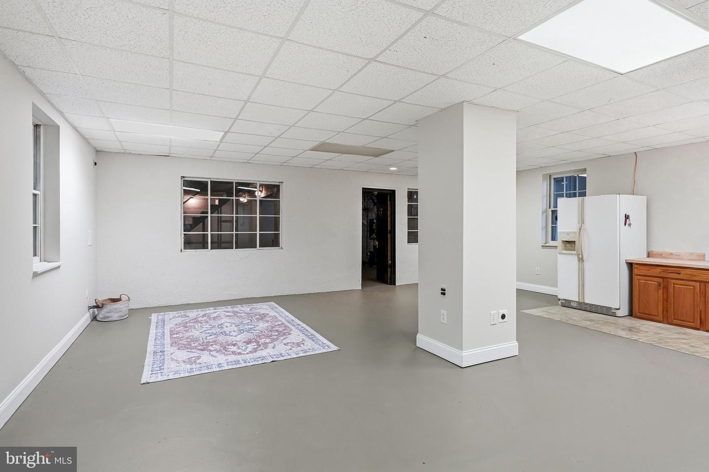 610 W Market St Property Photo 54