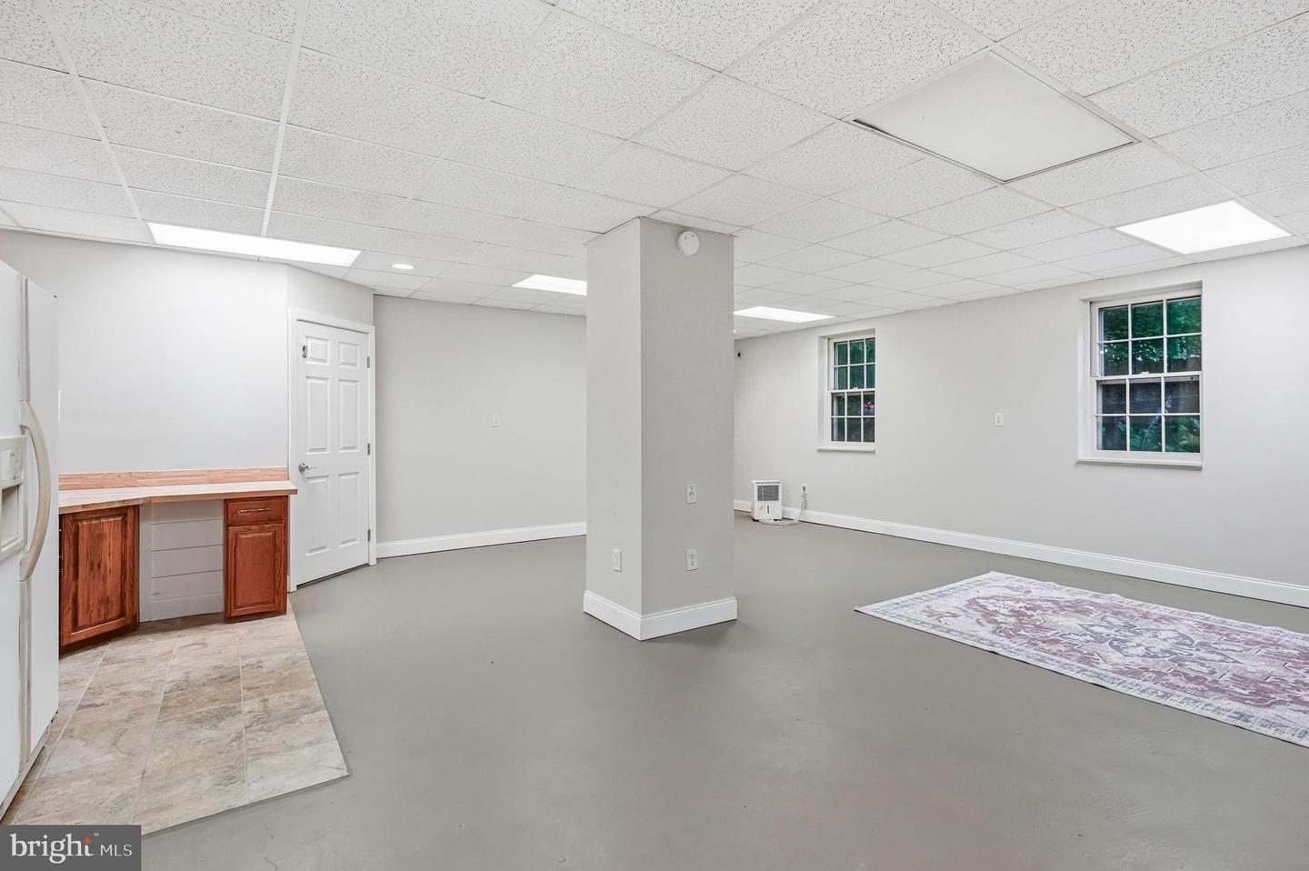 610 W Market St Property Photo 56