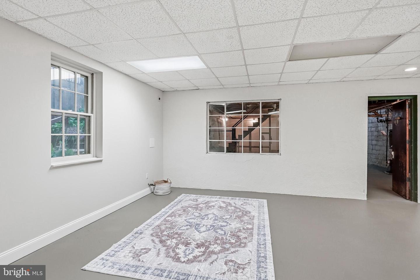 610 W Market St Property Photo 57