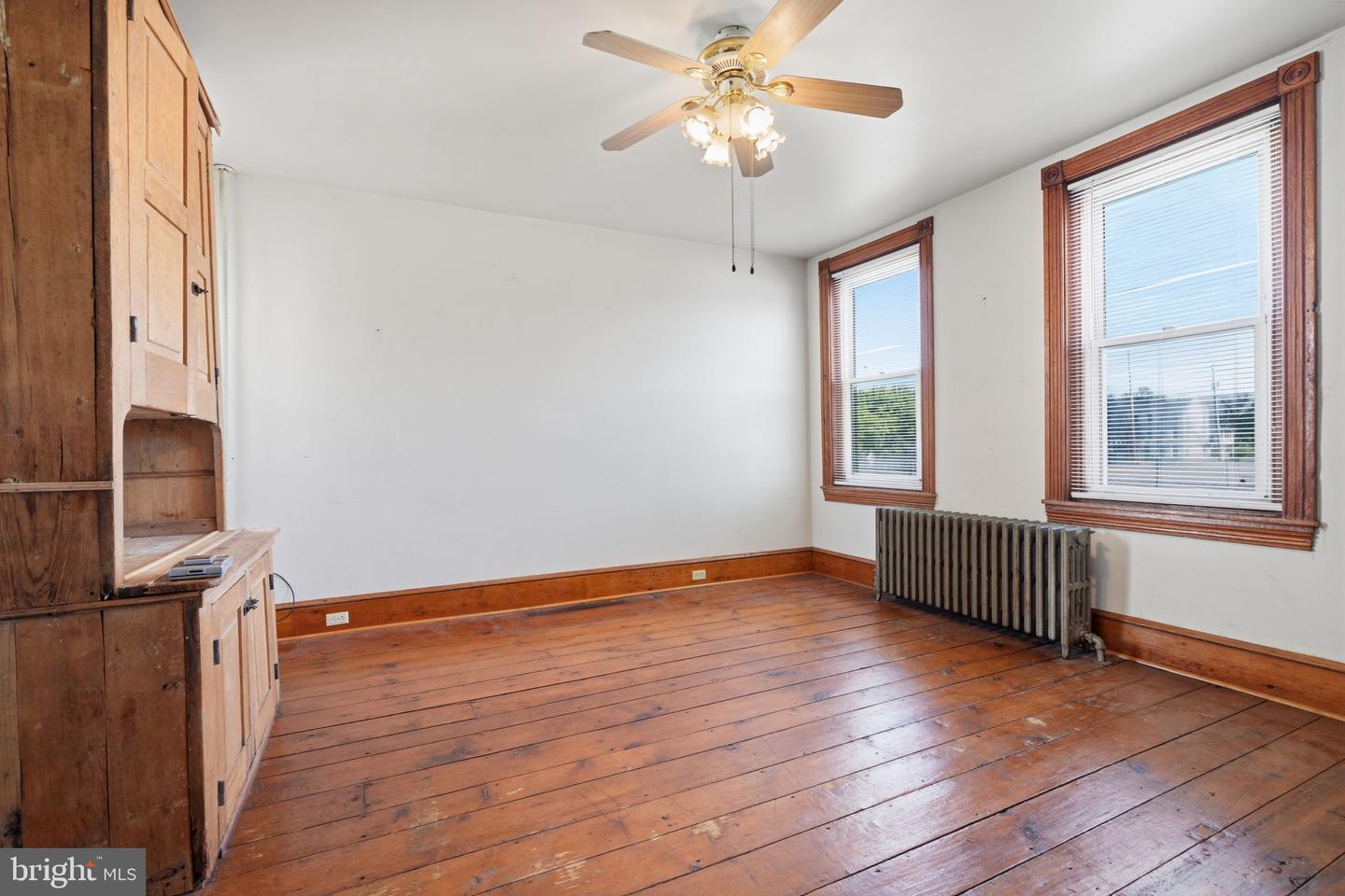 251 E Market St Property Photo 5