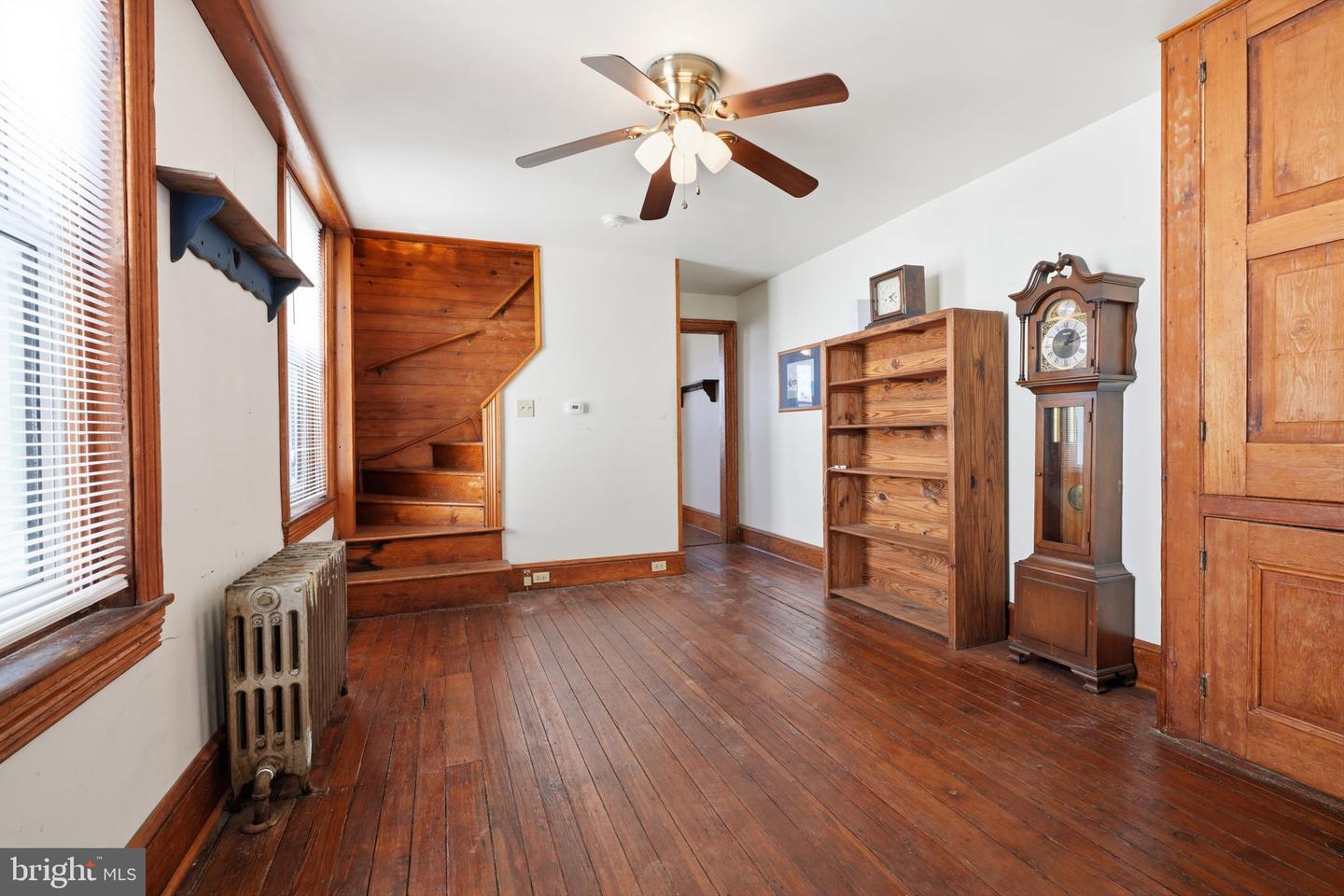 251 E Market St Property Photo 7