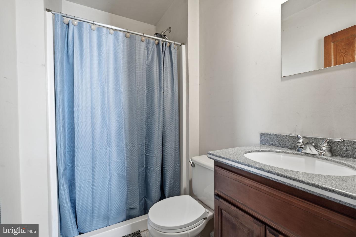 251 E Market St Property Photo 8