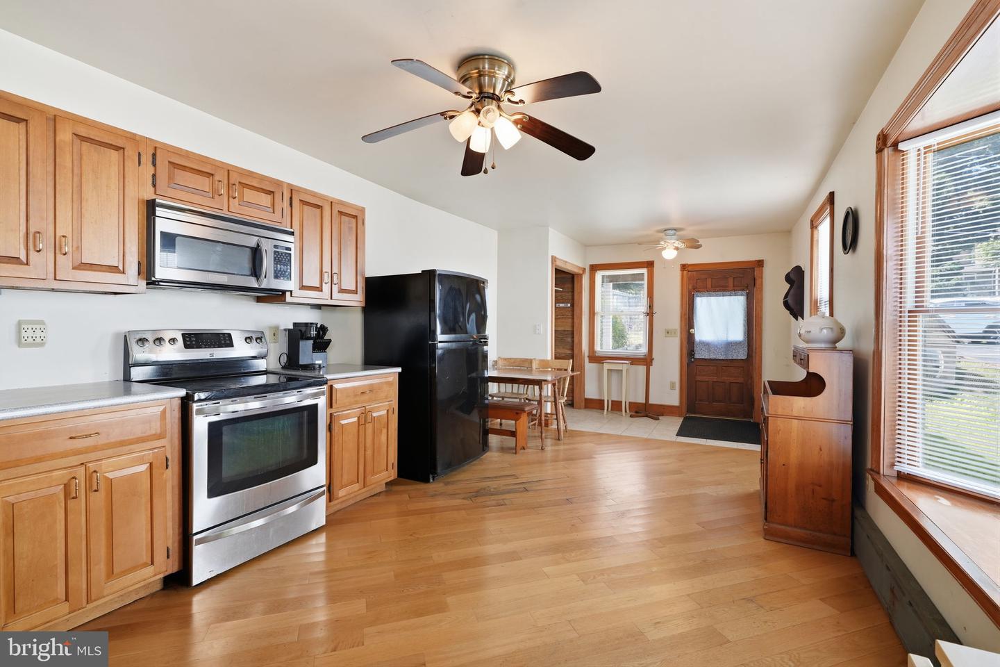 251 E Market St Property Photo 9