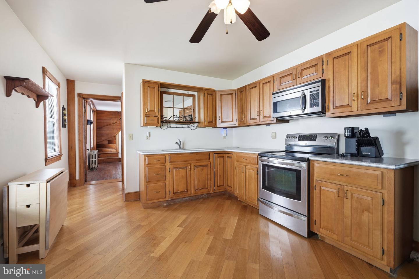 251 E Market St Property Photo 11