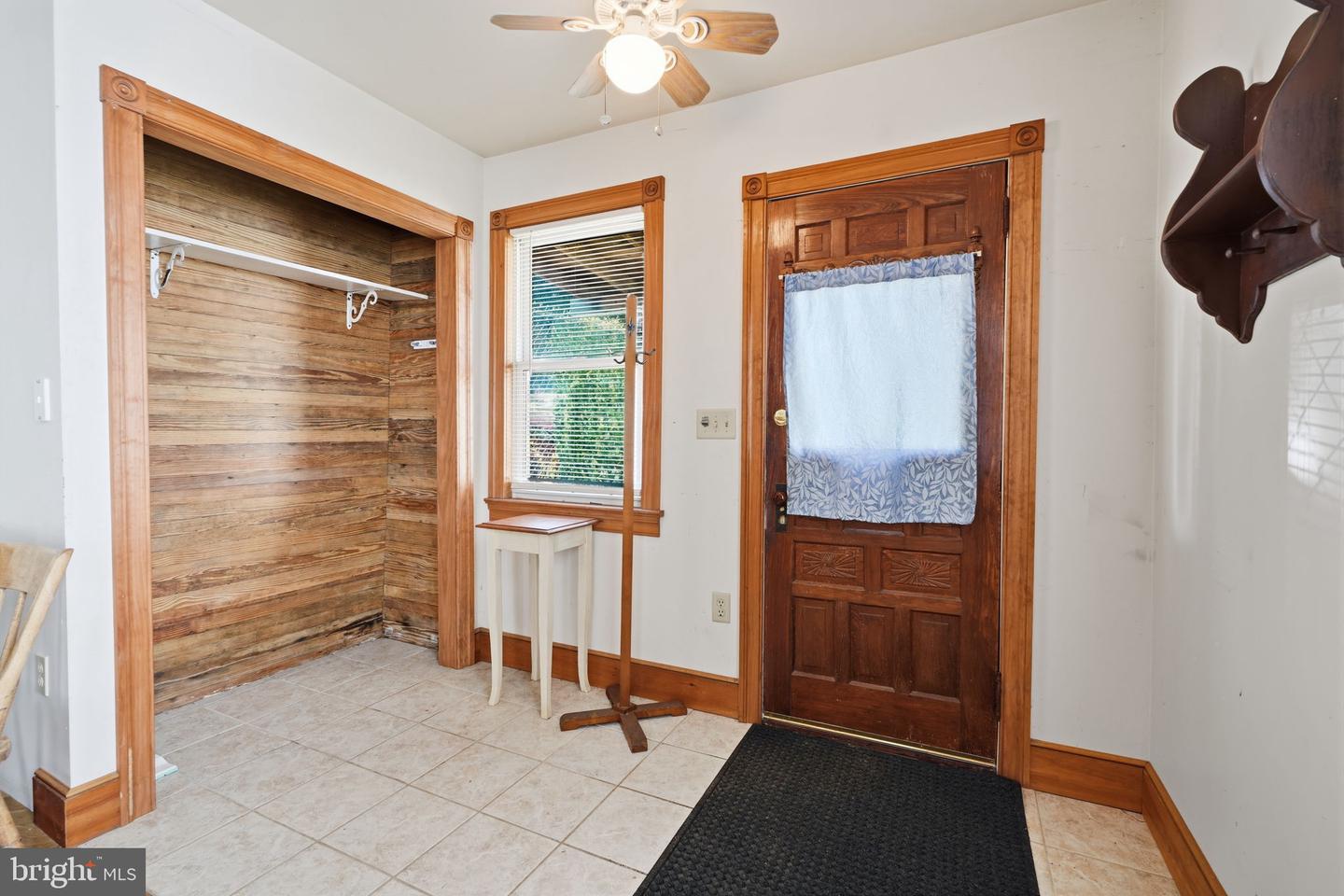 251 E Market St Property Photo 15