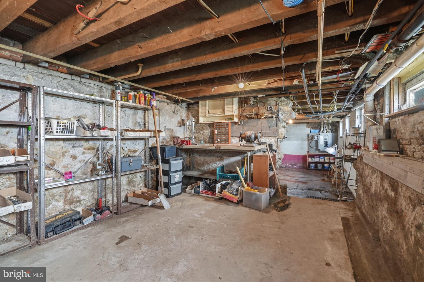 251 E Market St Property Photo 16
