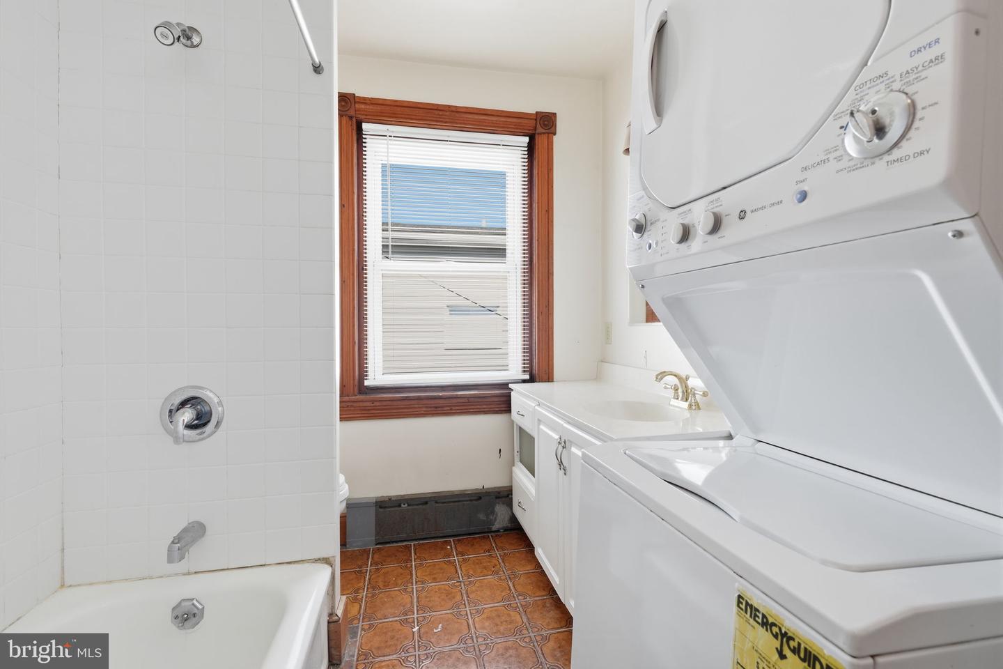 251 E Market St Property Photo 21