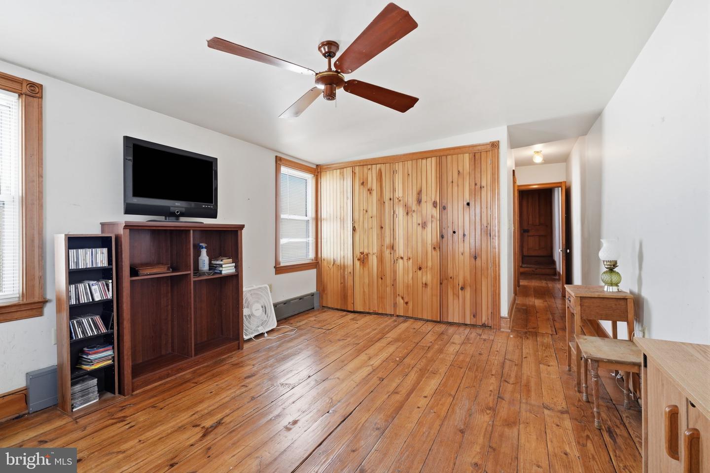251 E Market St Property Photo 23