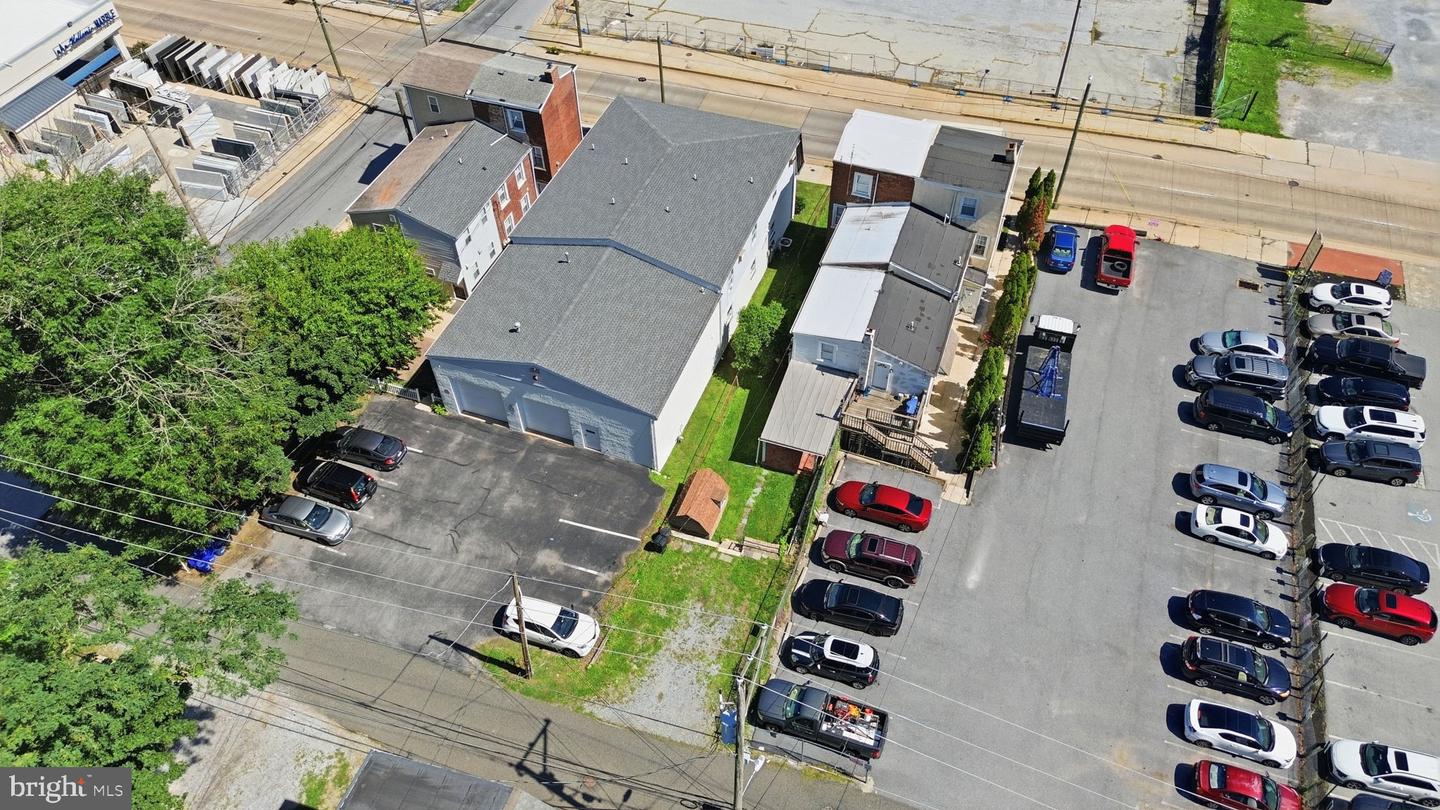 251 E Market St Property Photo 41
