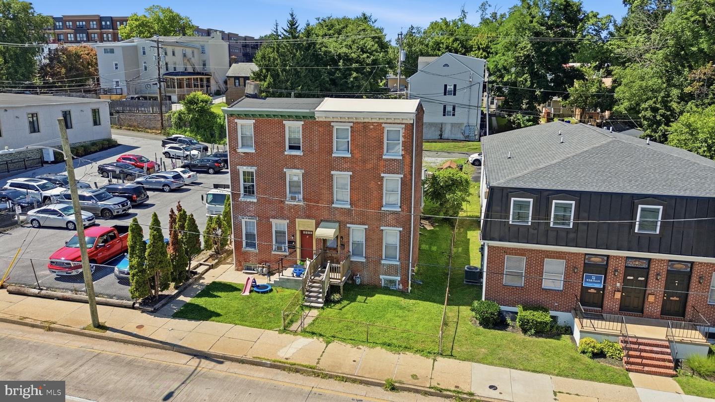 251 E Market St Property Photo 43
