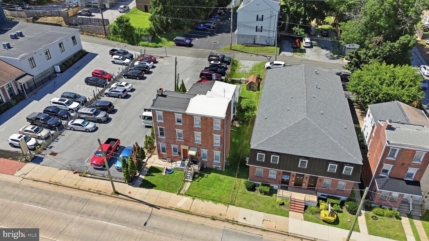 251 E Market St Property Photo 44