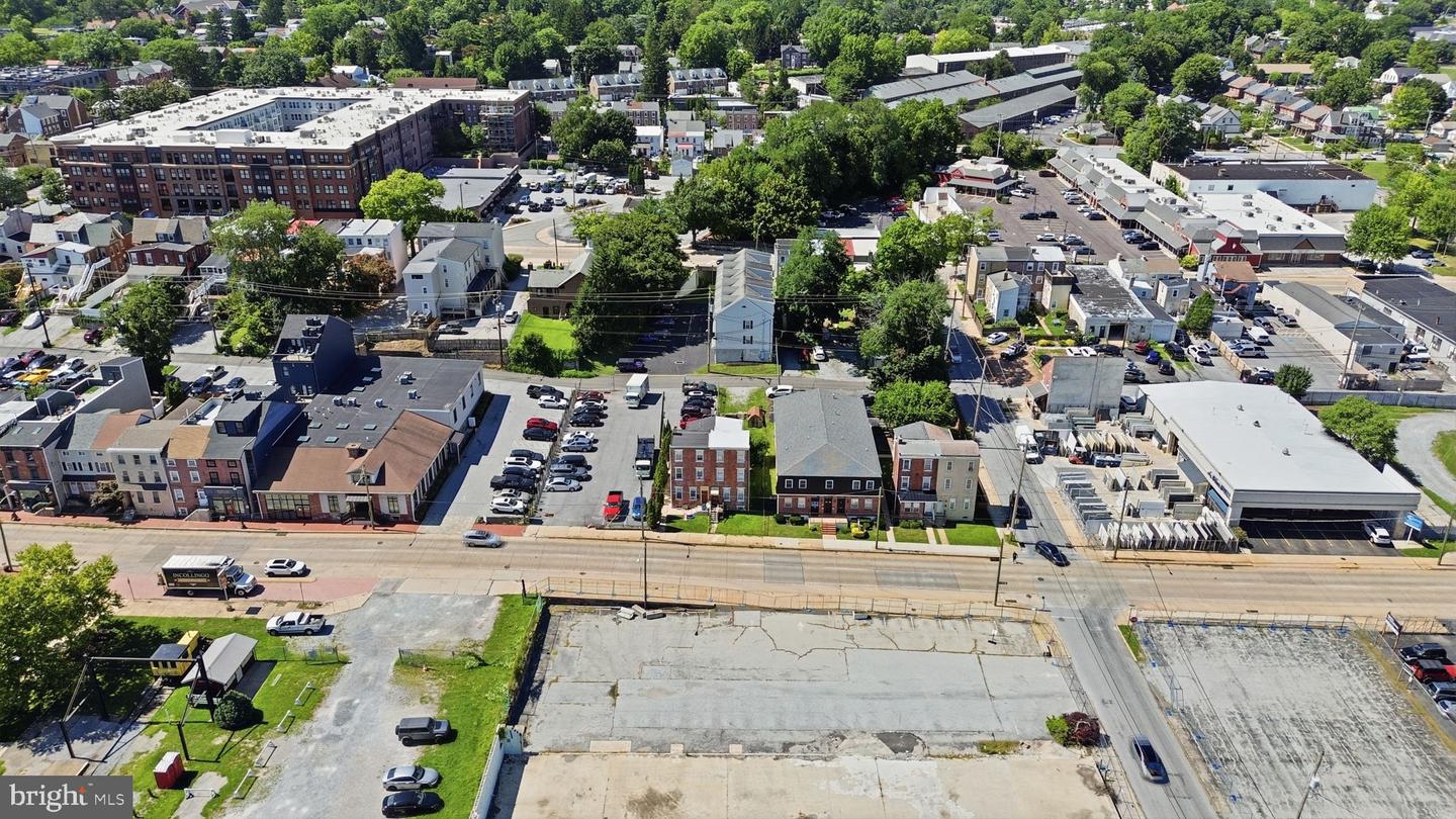 251 E Market St Property Photo 45