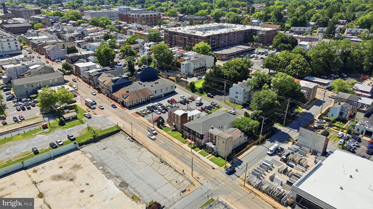 251 E Market St Property Photo 46