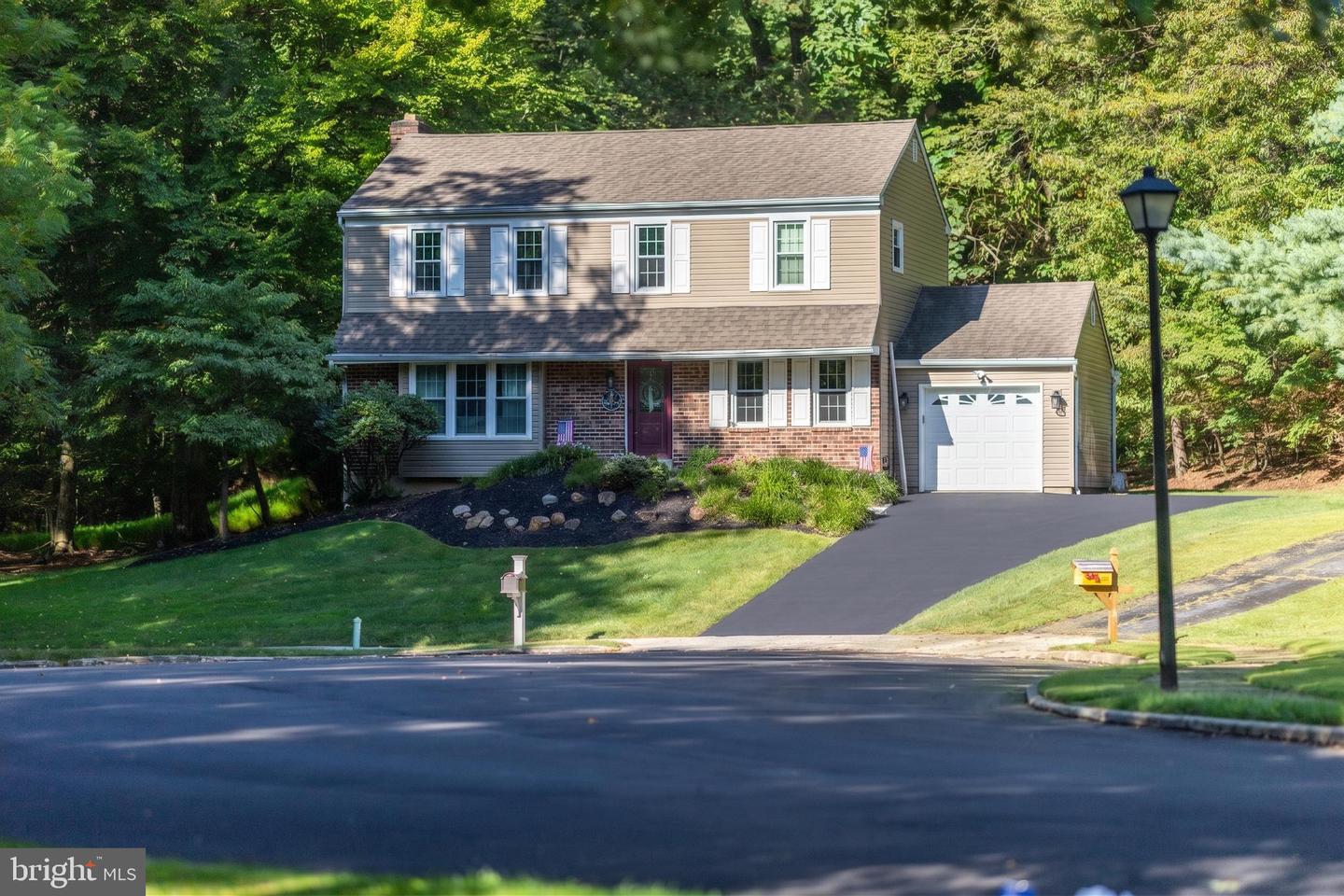 1141 SCHOOL HOUSE LN