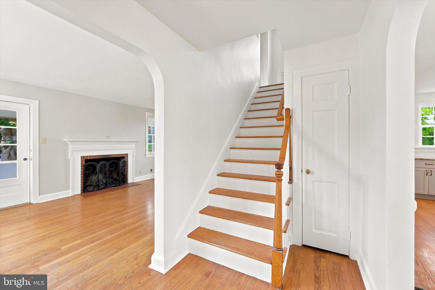843 Taylor St Property Photo 3