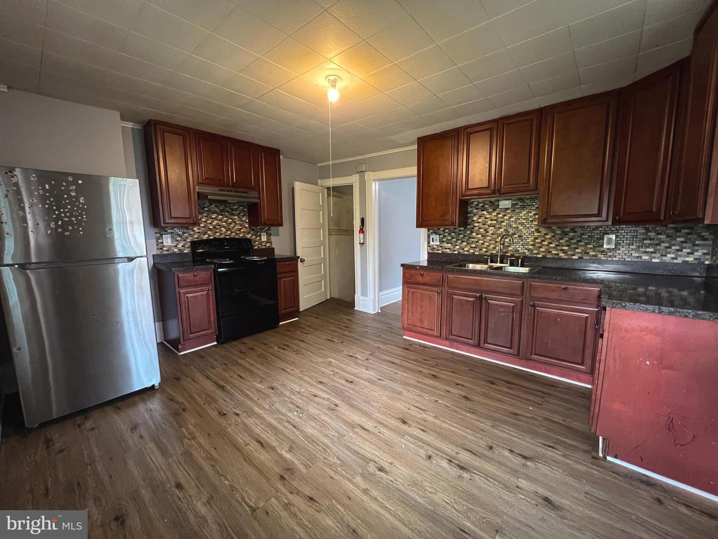 312 Charles St Property Photo 6