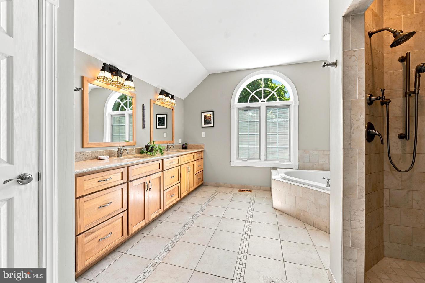 2 Quail Run Ln Property Photo 14