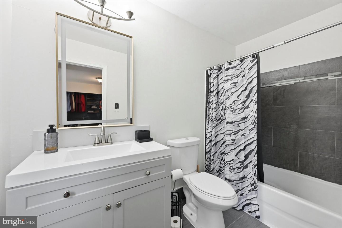 63 E Jonathan Ct Property Photo 16