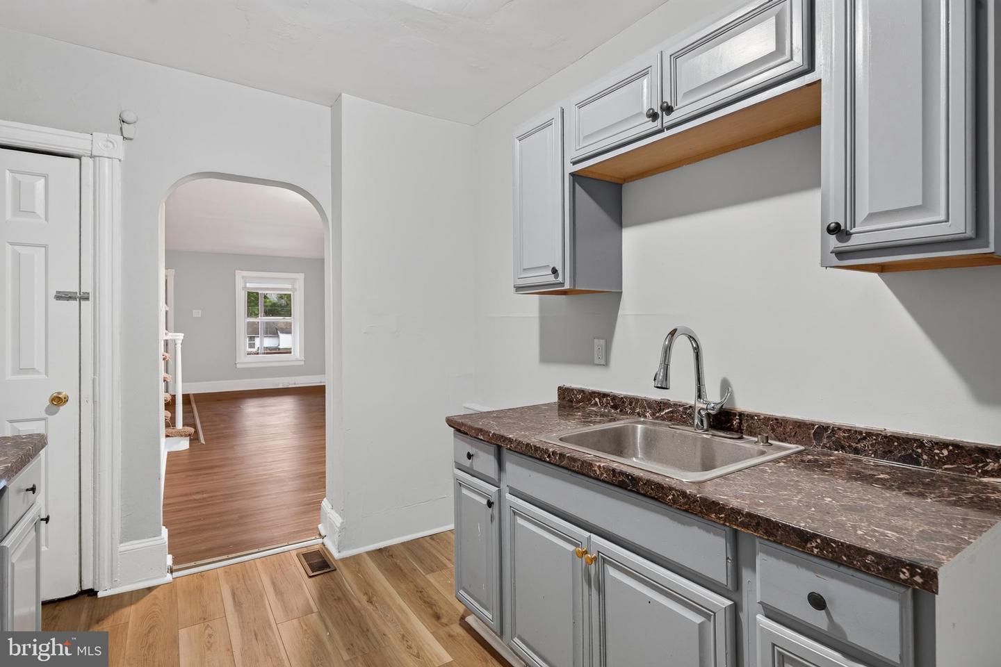 605 Coates St Property Photo 14