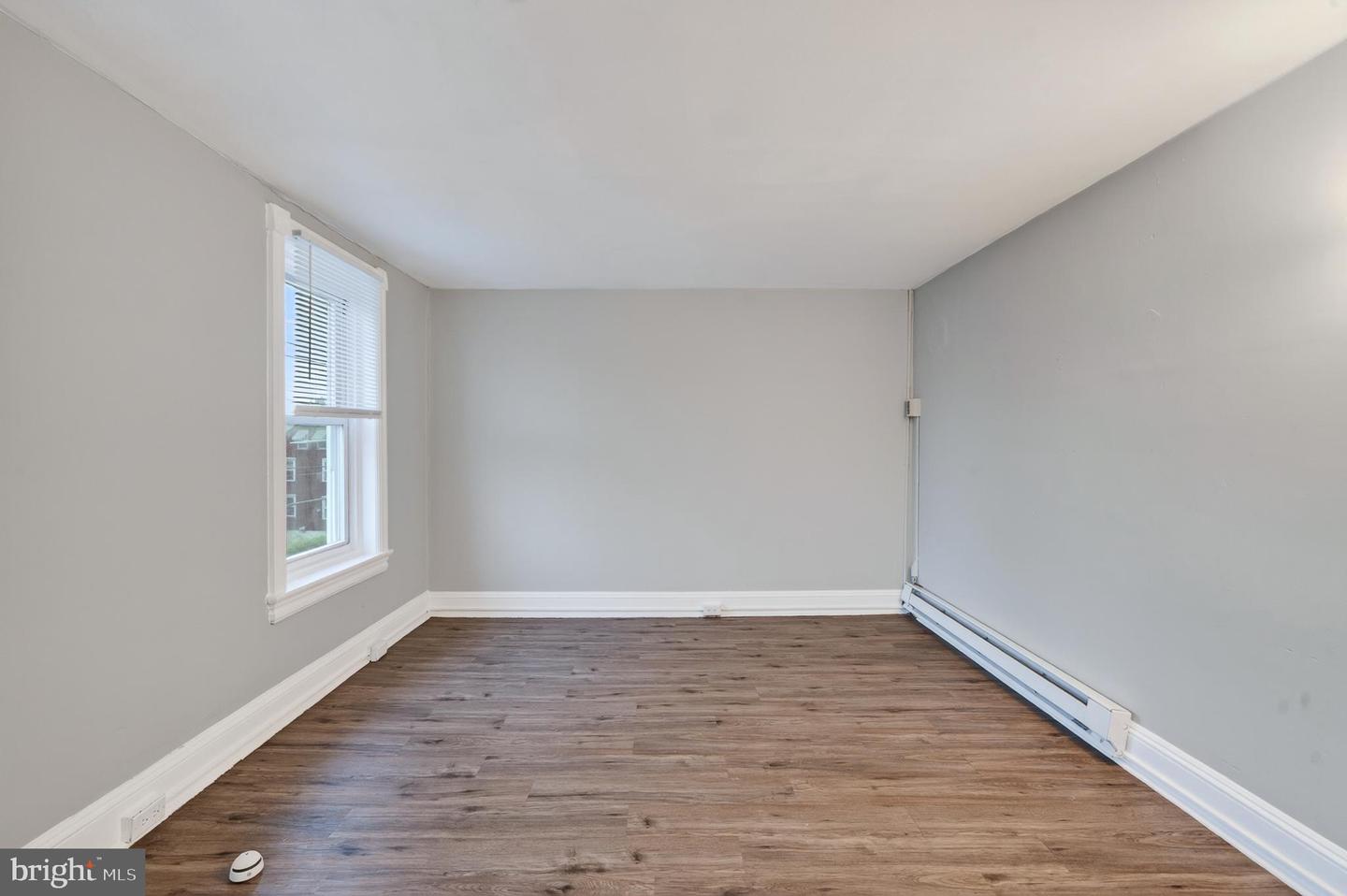 605 Coates St Property Photo 17