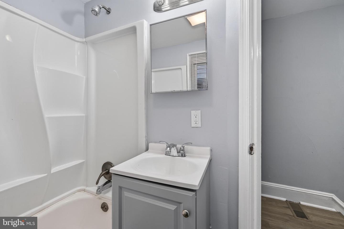 605 Coates St Property Photo 19
