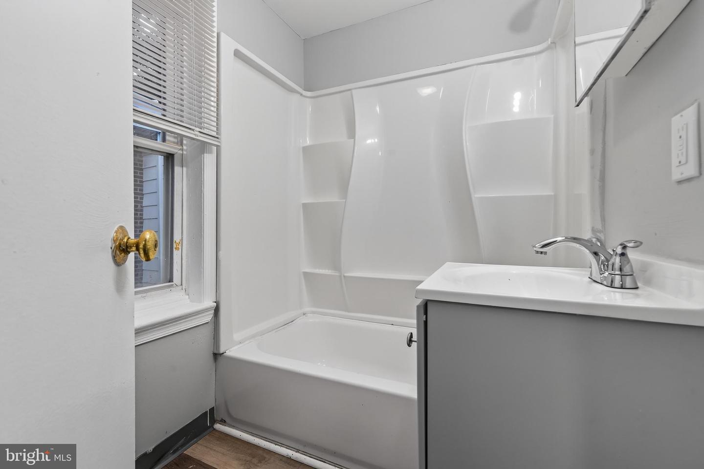 605 Coates St Property Photo 20