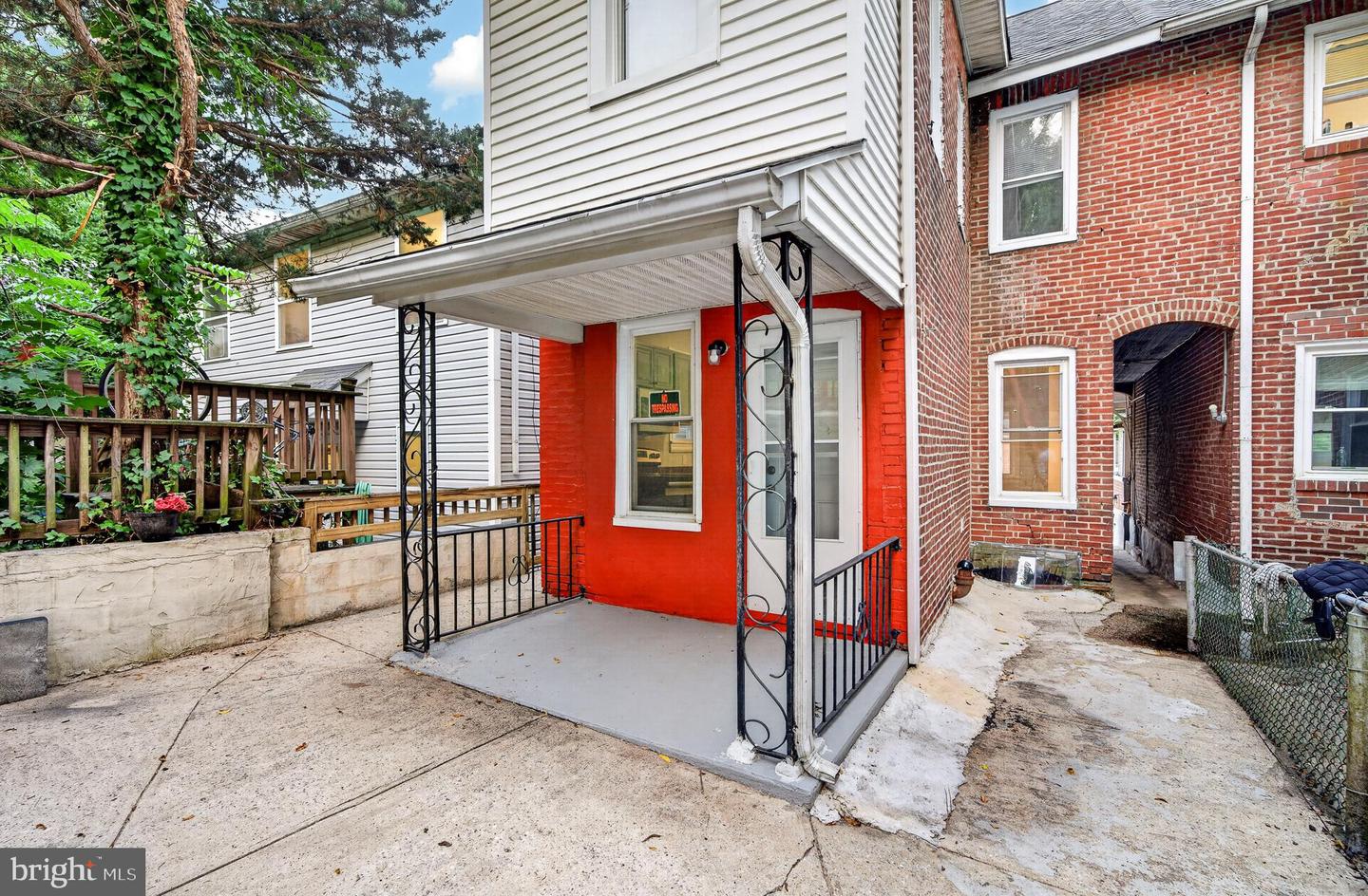 605 Coates St Property Photo 32