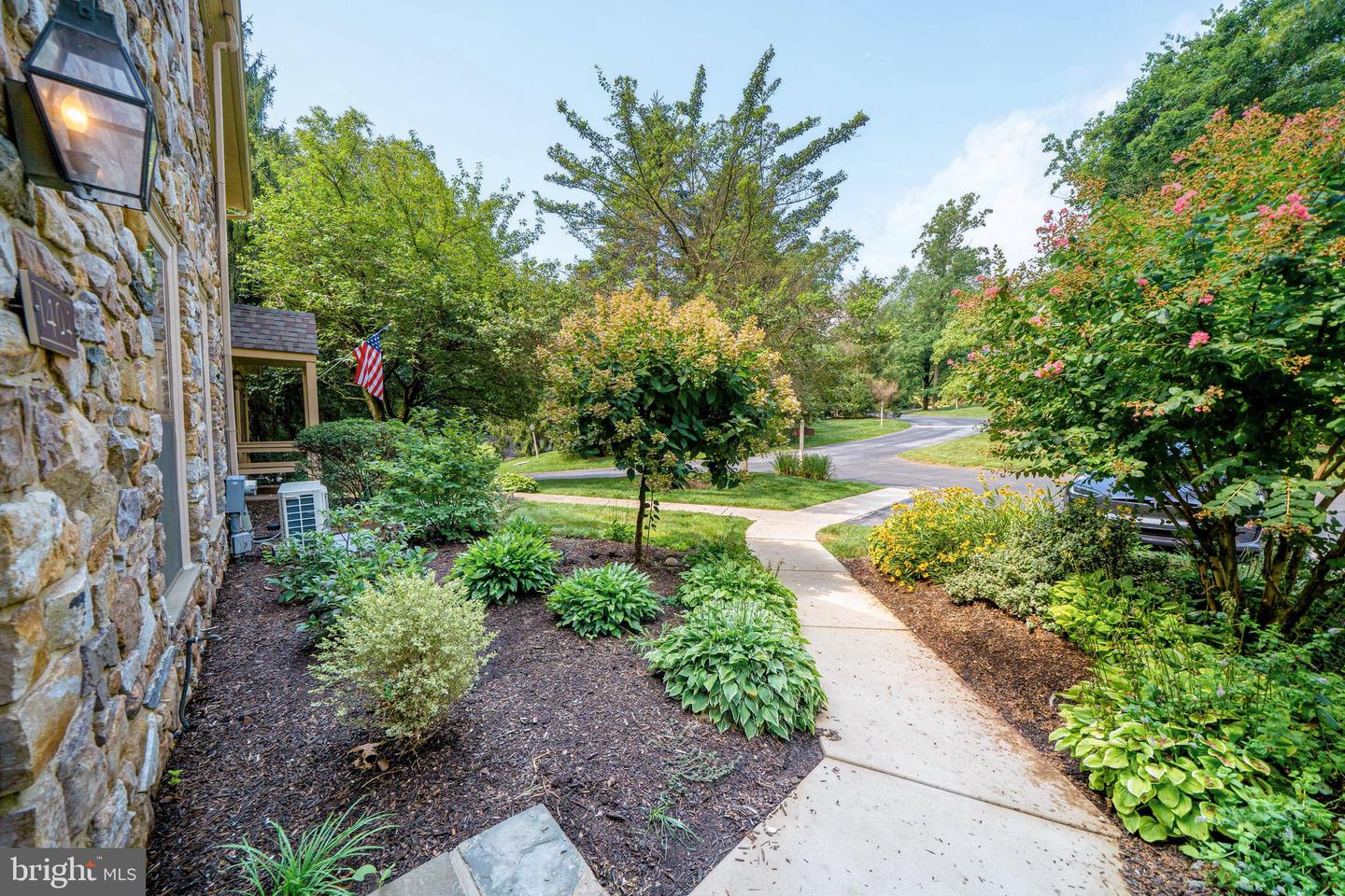 1404 Weatherstone Dr Property Photo 3