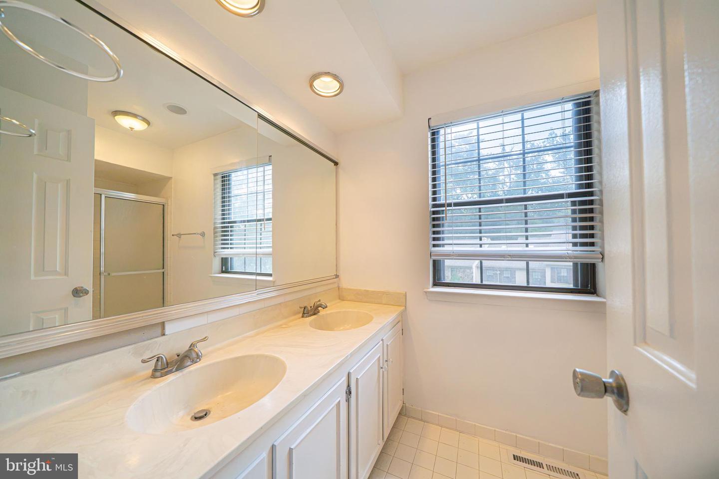 1404 Weatherstone Dr Property Photo 17